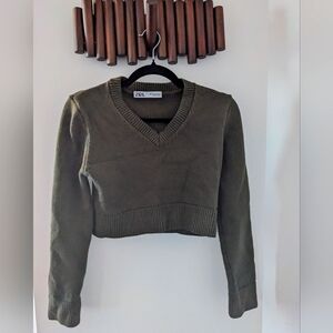 Zara Women's cropped V-neck Green Sweater - Size US M